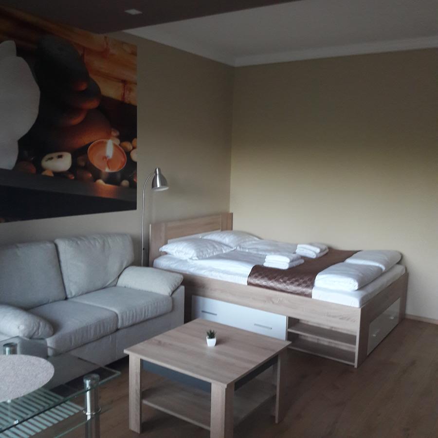 Studio 18 Apartman Казинцбарцика Экстерьер фото